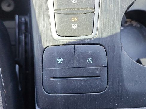 Used 2022 Ford Escape SE w/ SE Sport Appearance Package FWD image 28