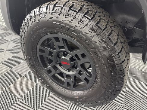 Used 2023 Toyota Tacoma TRD Off-Road image 13