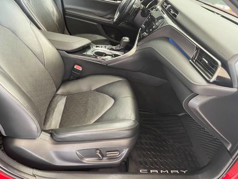 Used 2019 Toyota Camry XSE image 29