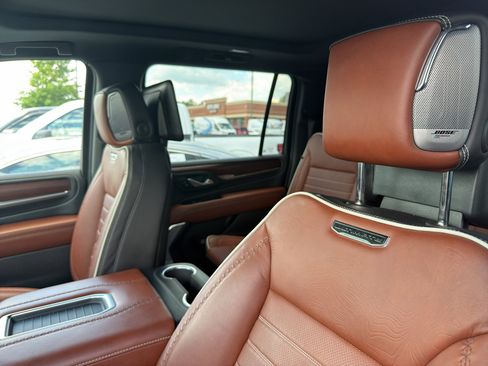 Used 2024 GMC Yukon XL Denali Ultimate AWD/4WD image 10