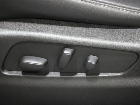 Certified 2024 Cadillac XT4 Luxury w/ Cold Weather Package FWD image 5