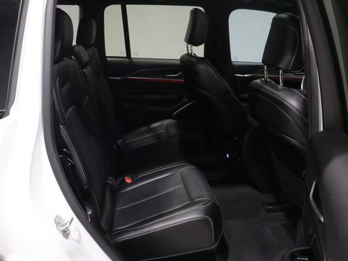 Used 2023 Jeep Grand Cherokee Overland AWD/4WD image 21