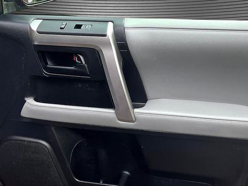 Used 2011 Toyota 4Runner SR5 w/ Convenience Pkg image 28