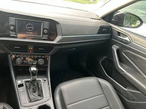 Used 2023 Volkswagen Jetta SE w/ Panoramic Sunroof Package FWD image 11