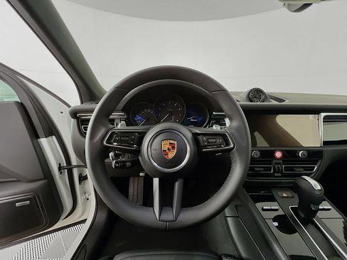 Certified 2026 Porsche Macan AWD/4WD image 12