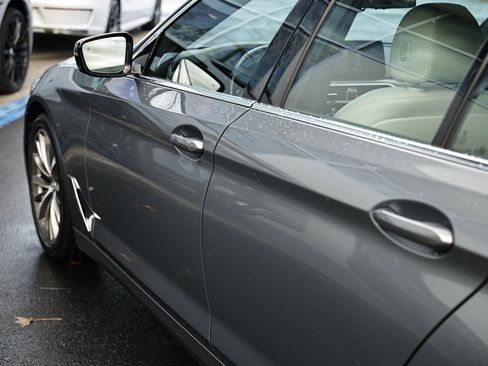 Used 2023 BMW 530i xDrive w/ Convenience Package image 10