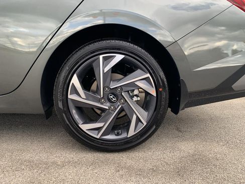 New 2025 Hyundai Elantra Limited image 68