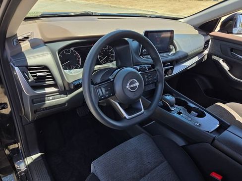 Used 2023 Nissan Rogue SV FWD image 8