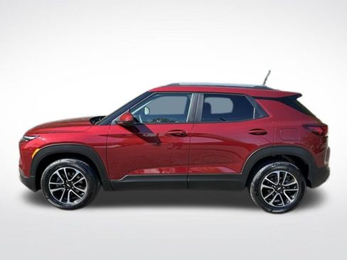 Used 2025 Chevrolet TrailBlazer LT w/ Convenience Package FWD image 2