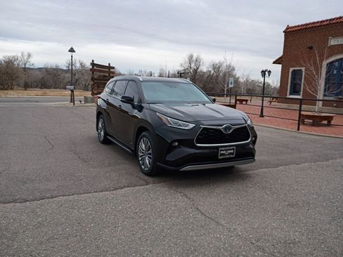 Used 2021 Toyota Highlander Platinum image 8