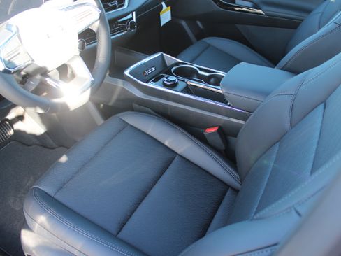 New 2026 Chevrolet Equinox LT image 29