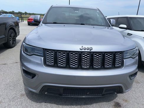 Used 2021 Jeep Grand Cherokee Laredo X AWD/4WD image 2
