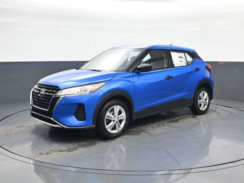 New 2025 Nissan Kicks Play S image 3