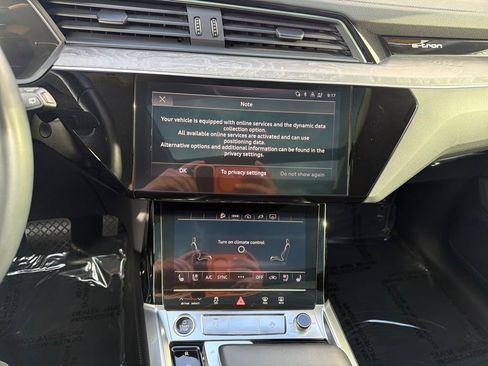 Used 2024 Audi Q8 e-tron Premium Plus w/ Premium Plus Package image 18