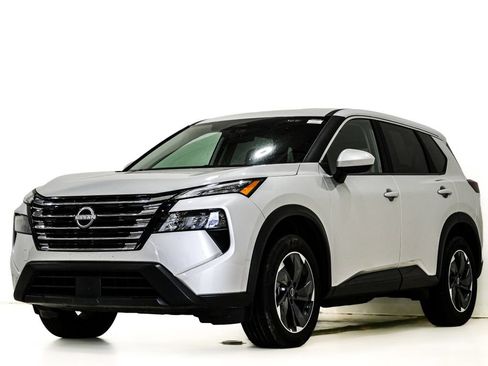 Used 2025 Nissan Rogue SV FWD image 3