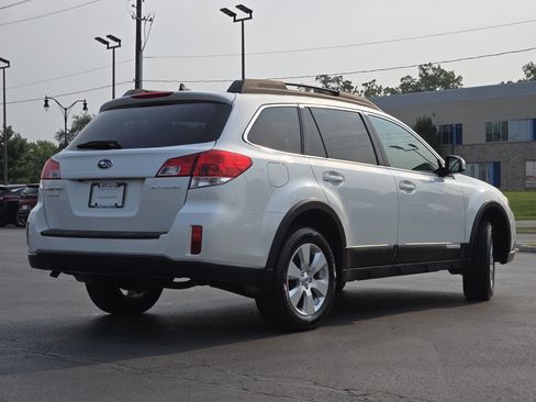 Used 2012 Subaru Outback 2.5i Limited w/ Moonroof Pkg AWD/4WD image 7