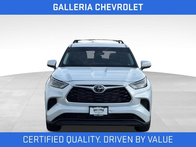 Used 2022 Toyota Highlander L AWD/4WD image 3