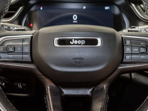 Used 2023 Jeep Grand Cherokee L Limited AWD/4WD image 12