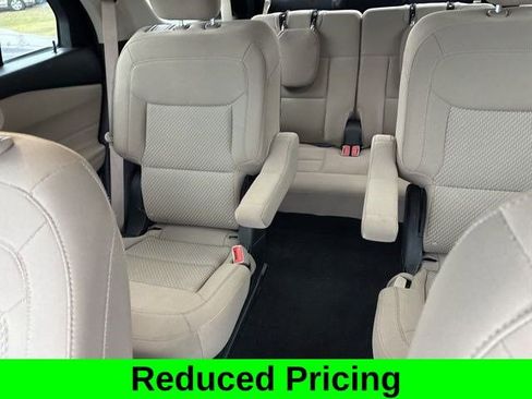 Used 2022 Ford Explorer XLT image 32