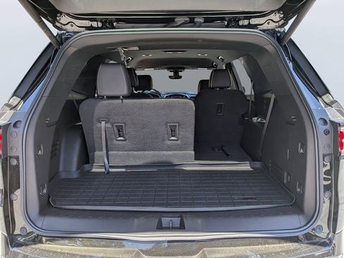 Used 2023 Chevrolet Traverse Premier FWD image 12
