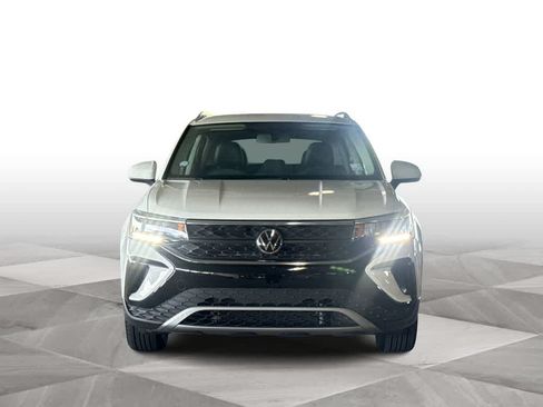 Certified 2022 Volkswagen Taos SE FWD image 3
