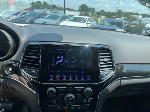 Used 2020 Jeep Grand Cherokee Trailhawk AWD/4WD image 15