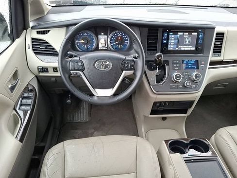 Used 2016 Toyota Sienna XLE AWD/4WD image 8