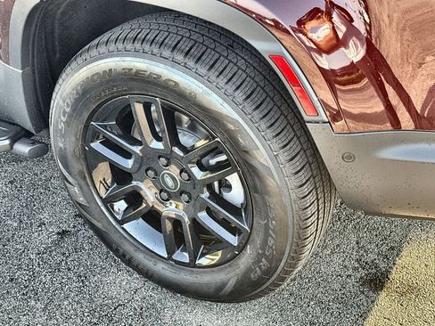 Used 2025 Land Rover Defender 130 S image 11