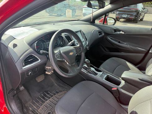 Used 2017 Chevrolet Cruze LT w/ Convenience Package FWD image 14