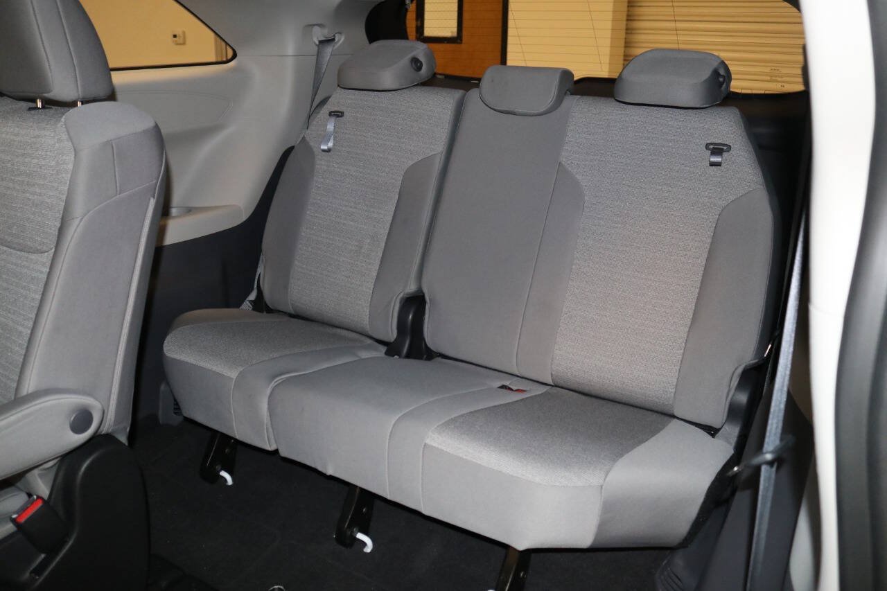 Used 2023 Toyota Sienna LE AWD/4WD image 15