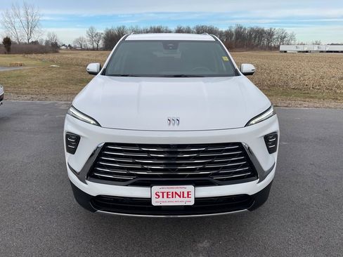 Used 2025 Buick Enclave Preferred image 2