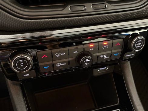 New 2026 Jeep Compass Latitude w/ Sun and Sound Group AWD/4WD image 29