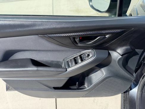 Used 2019 Subaru Crosstrek 2.0i Premium w/ Eyesight System image 17