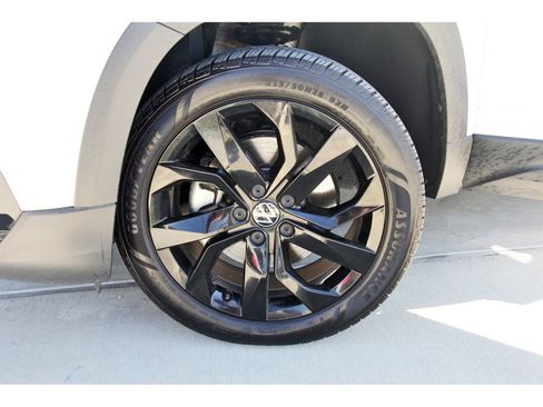 Used 2022 Volkswagen Taos SE image 33