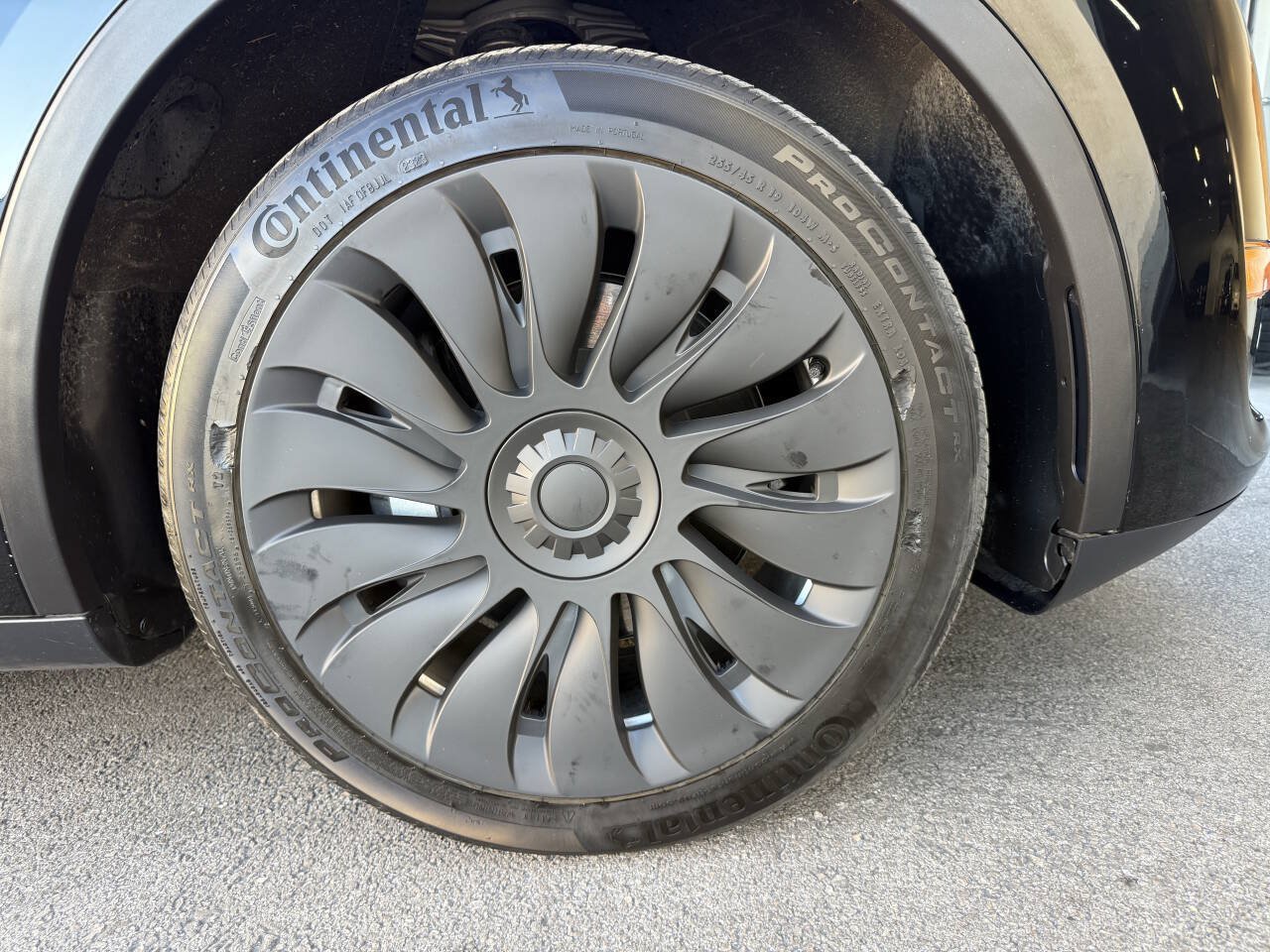 Used 2023 Tesla Model Y Long Range AWD/4WD image 35