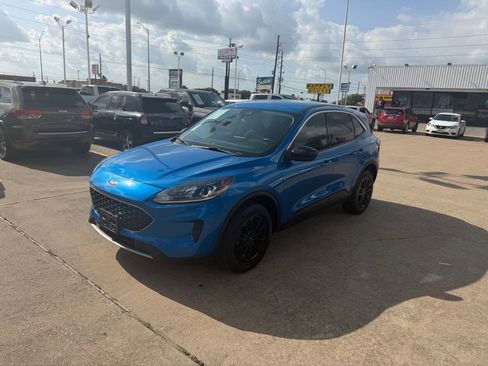 Used 2021 Ford Escape SE w/ Cold Weather Package AWD/4WD image 4