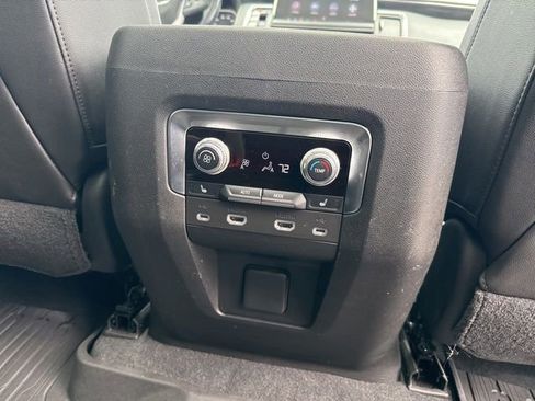 Used 2021 GMC Yukon SLT w/ SLT Luxury Plus Package AWD/4WD image 19