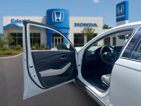Used 2023 Honda Accord EX image 15