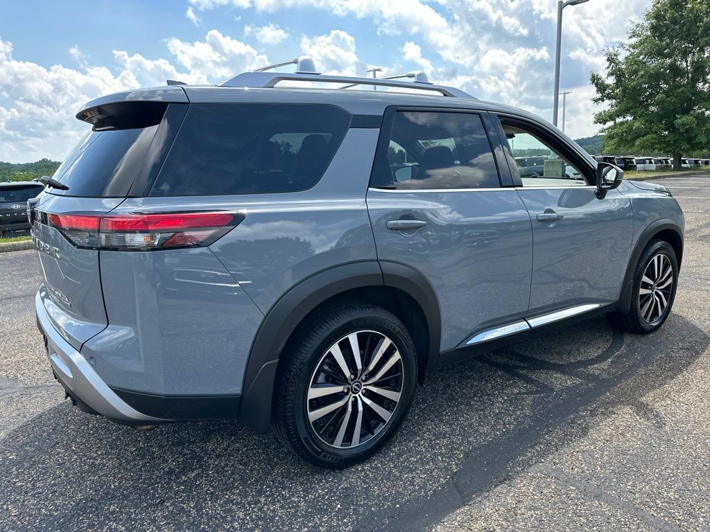 Used 2023 Nissan Pathfinder Platinum AWD/4WD image 15