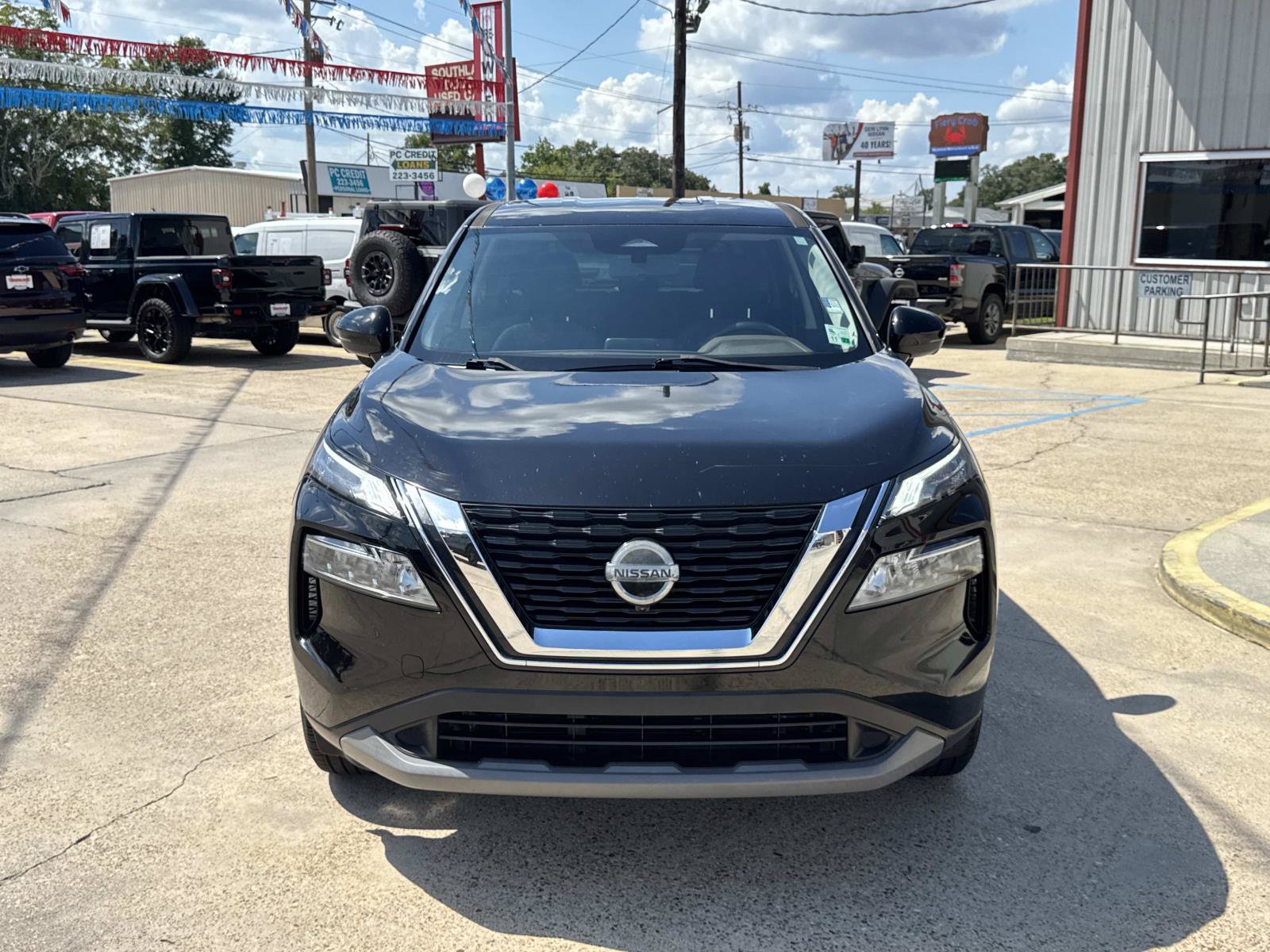 Used 2021 Nissan Rogue SV FWD image 2