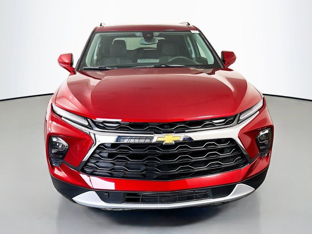 Used 2026 Chevrolet Blazer LT w/ Convenience Package AWD/4WD image 2