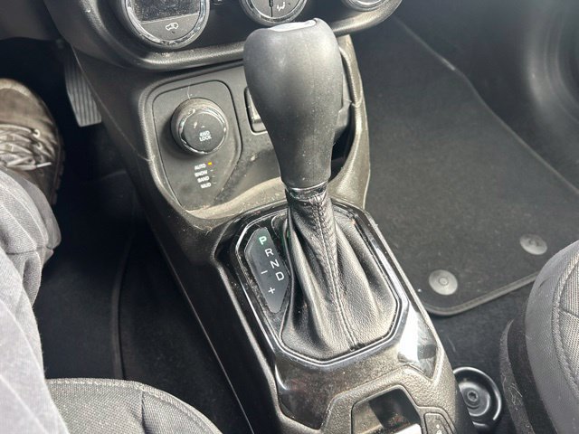 Used 2016 Jeep Renegade Latitude AWD/4WD image 38