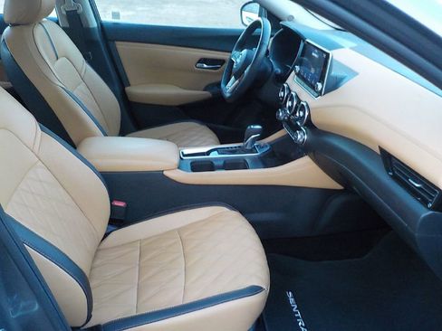 Used 2024 Nissan Sentra SV w/ SV Premium Package image 9