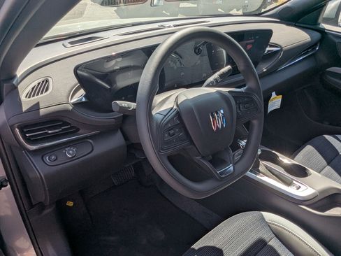 New 2025 Buick Envista Preferred image 13