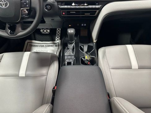 Used 2025 Toyota Camry SE w/ Convenience Package FWD image 36