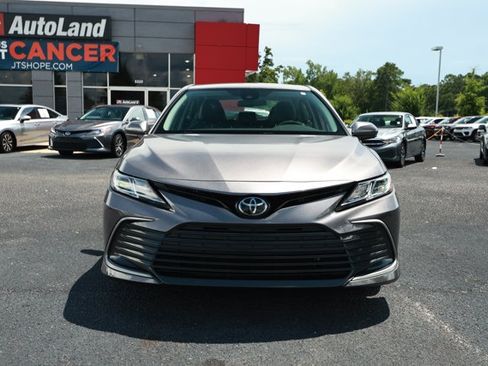 Used 2022 Toyota Camry LE FWD image 2