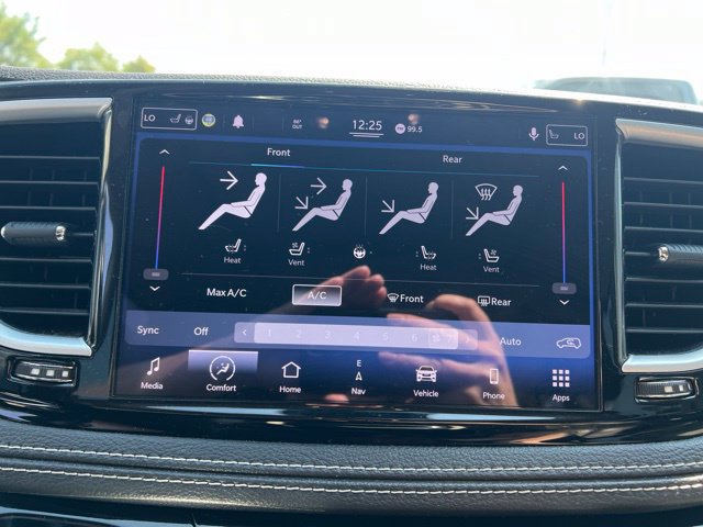 Used 2021 Chrysler Pacifica Limited AWD/4WD image 17