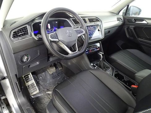 Used 2024 Volkswagen Tiguan SE AWD/4WD image 19