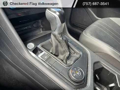 Used 2024 Volkswagen Tiguan SE AWD/4WD image 41