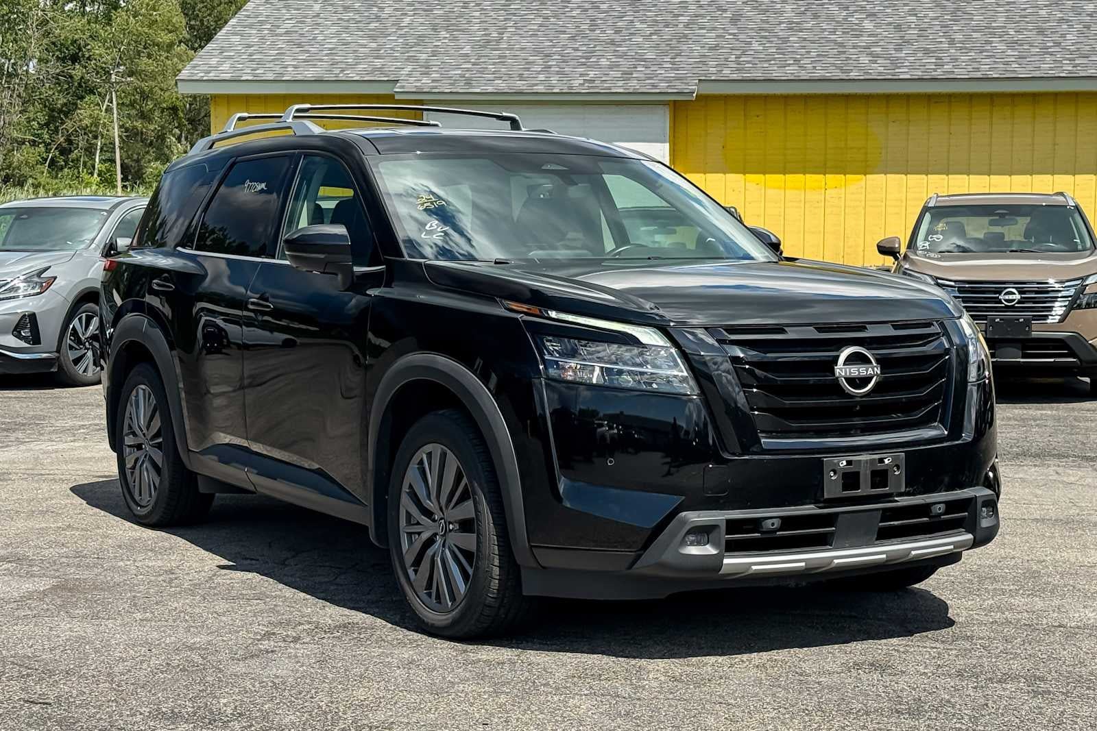 Certified 2024 Nissan Pathfinder SL w/ SL Premium Package AWD/4WD image 1